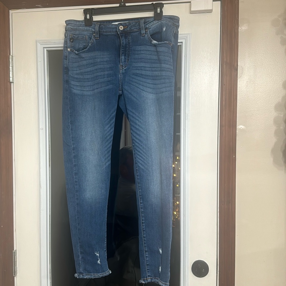 KanCan slightly distressed skinny jeans